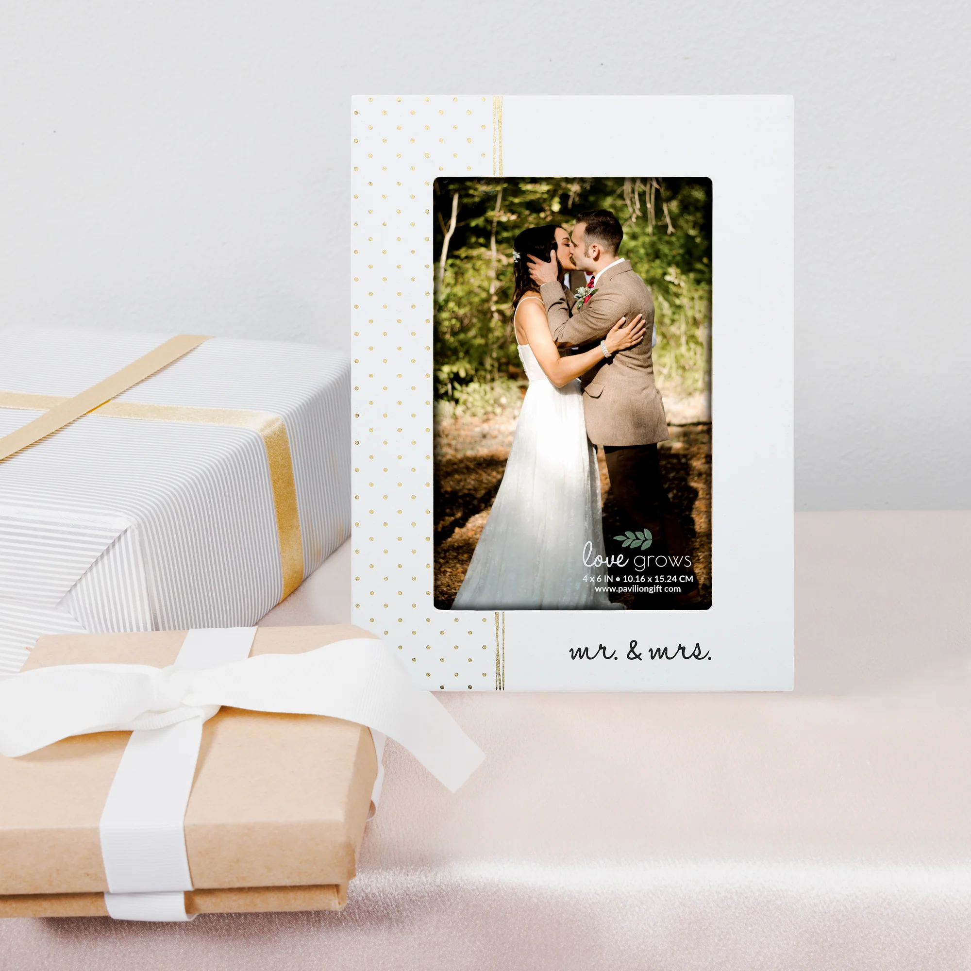 Mr. & Mrs. 5.5" x 7.5" MDF Frame (Holds 4" x 6" Photo) - Image 4